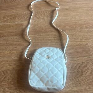 🍓 mini crossbody cream